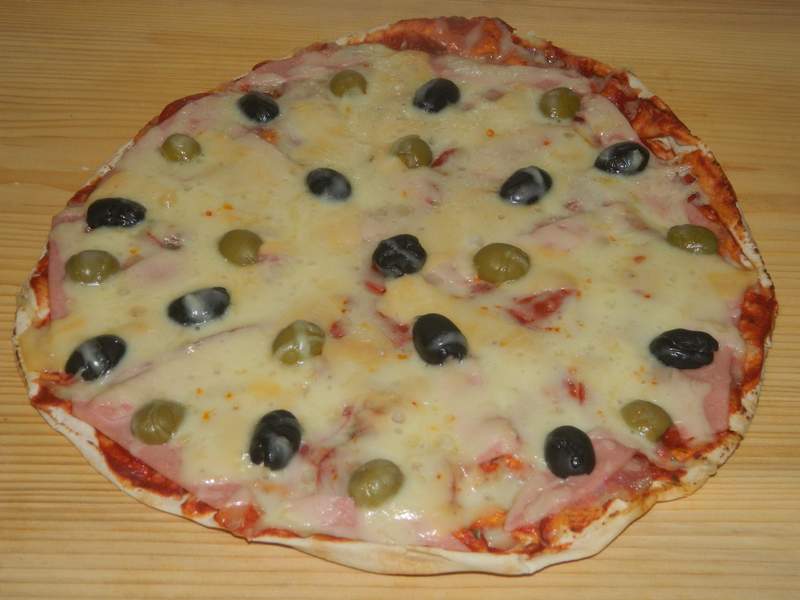 Pizza pe blat de lipie