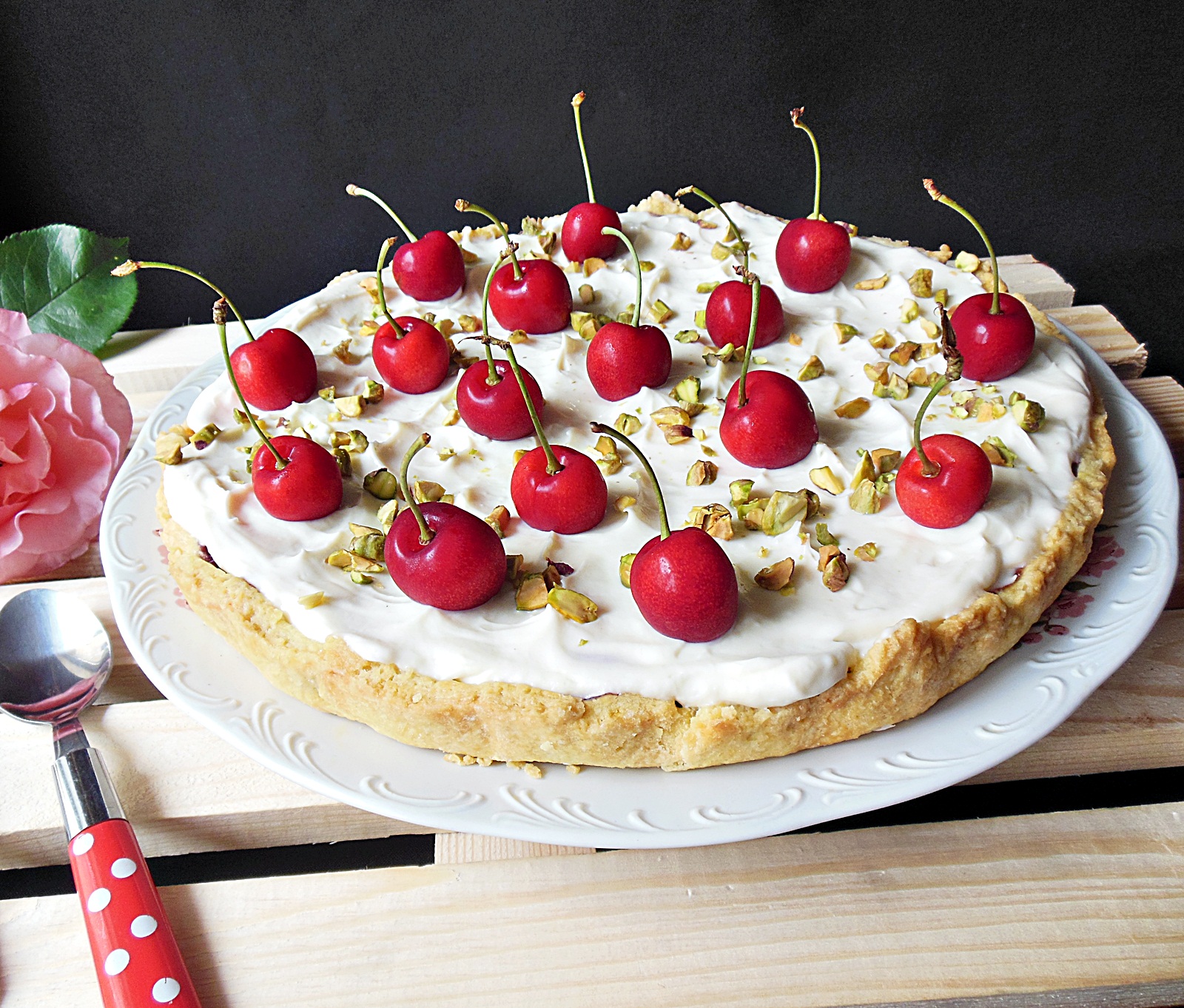 Tarta cu cirese si crema de vanilie cu mascarpone