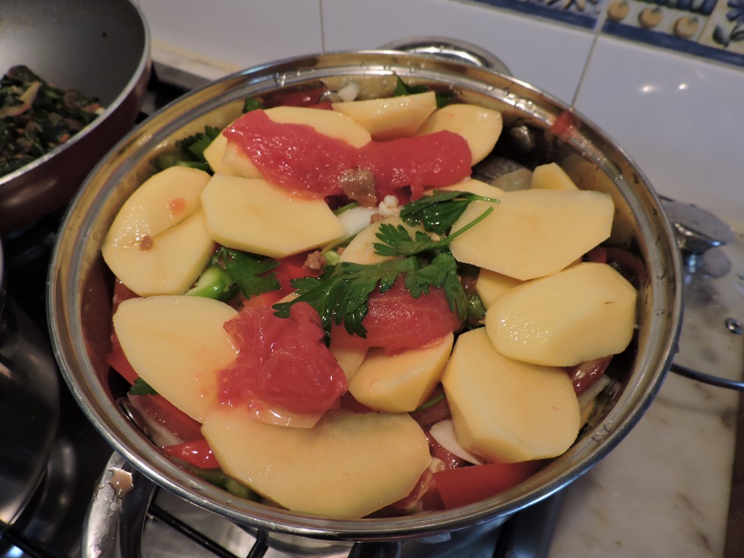 Caldeirada de peste cod (bacalhau)