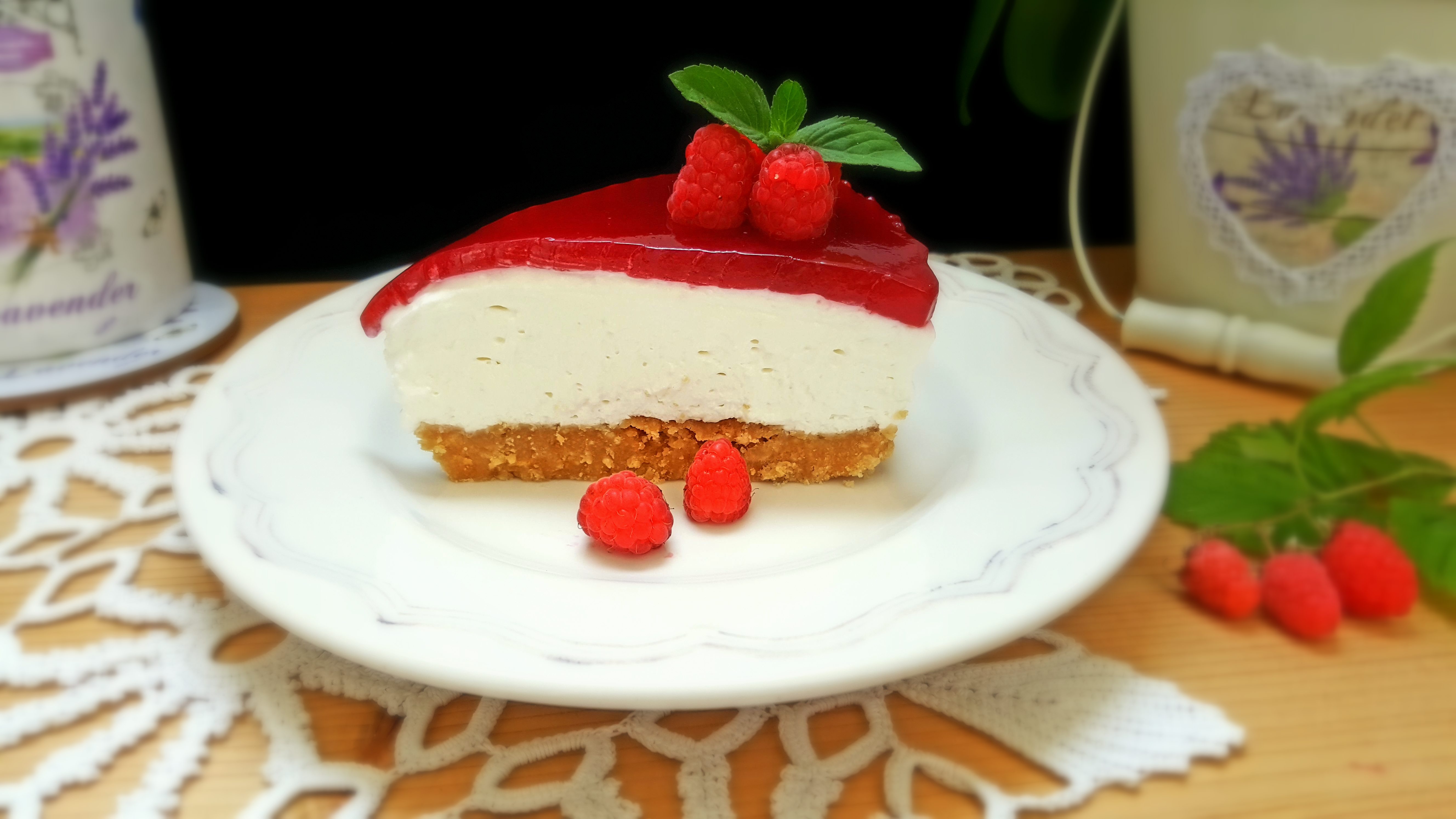 Cheesecake cu jeleu de zmeura