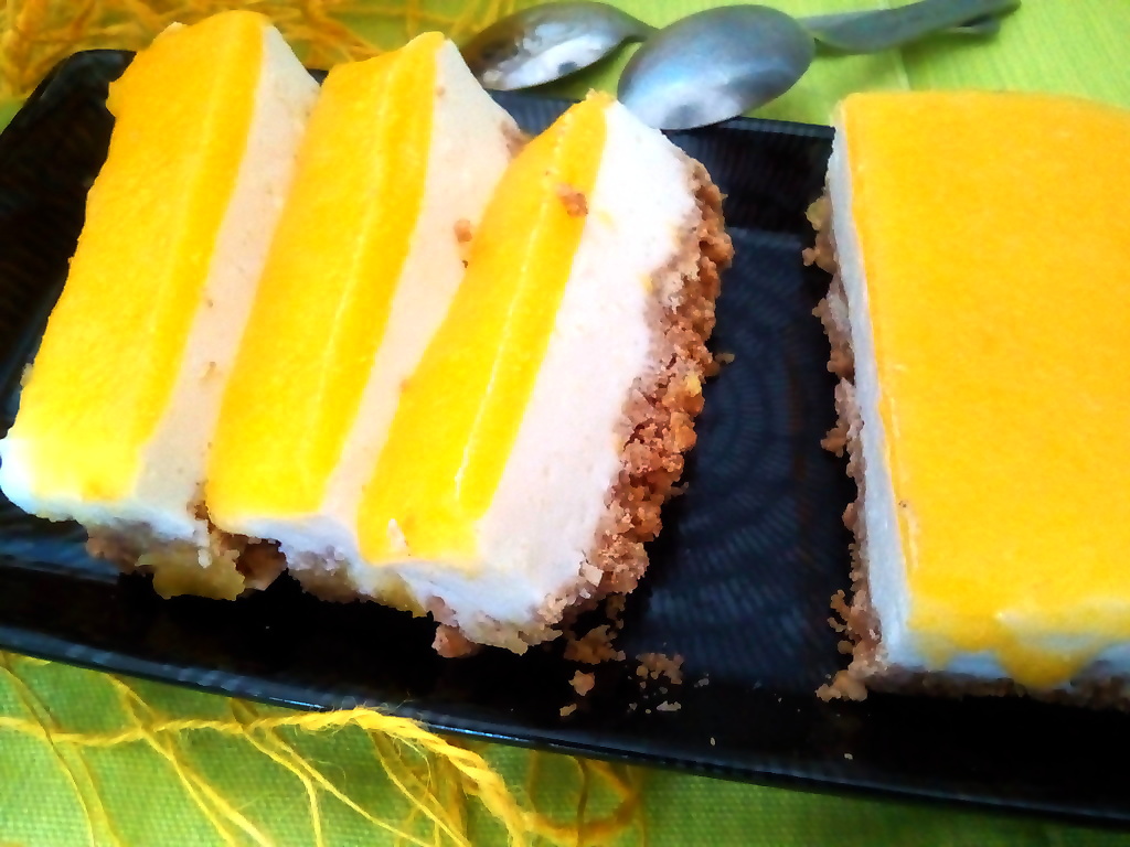 Cheesecake cu piersici (fără coacere)