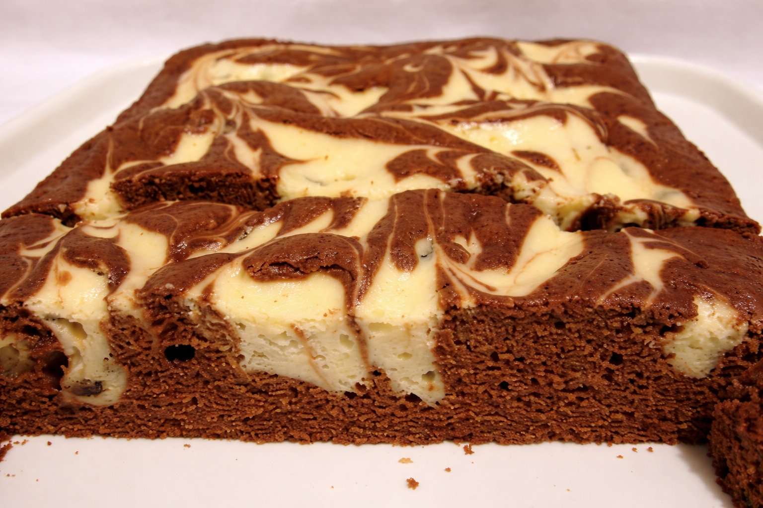 Prajitura marmorata cu branza