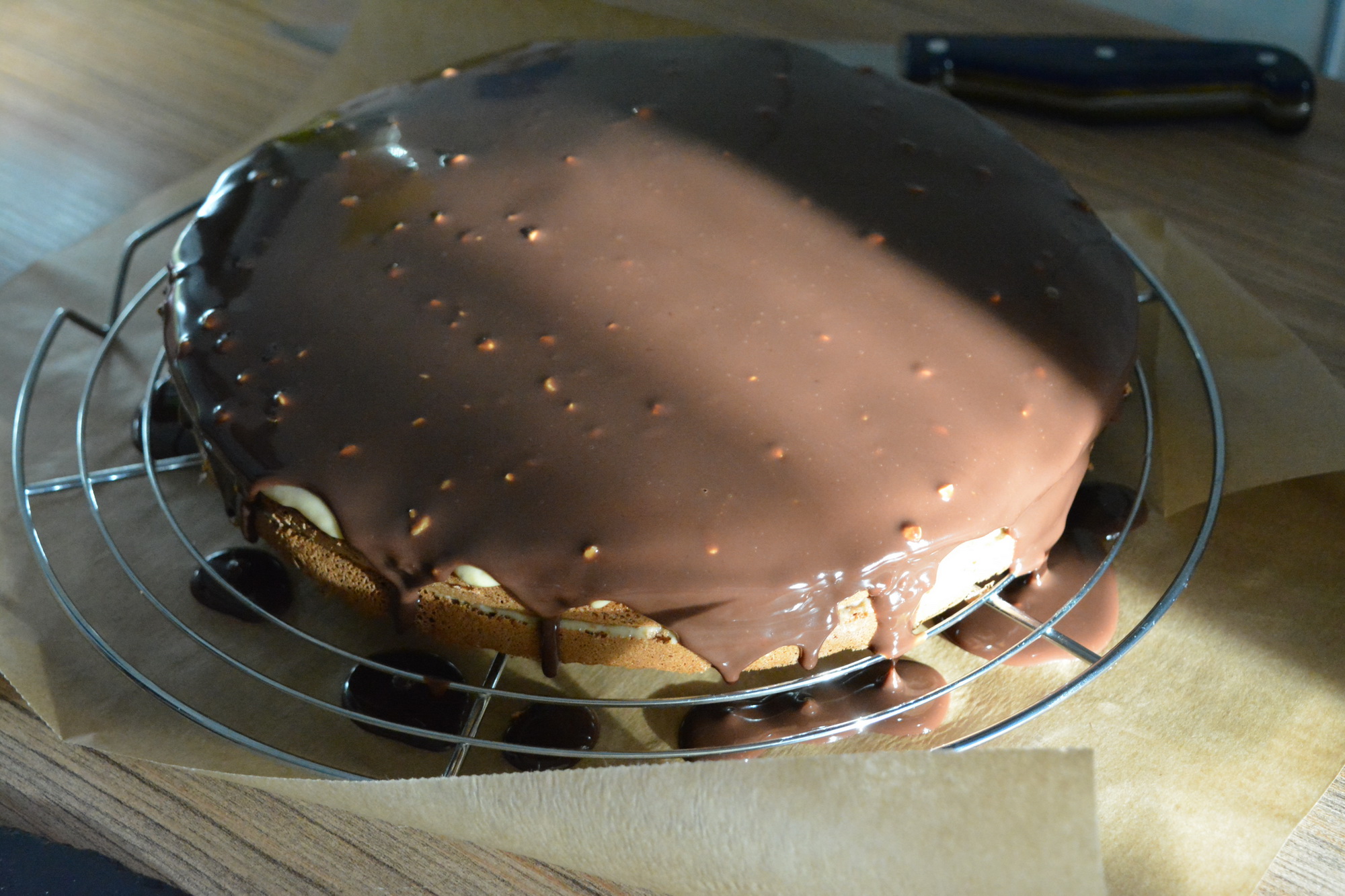 Tort cu cafea si glazura de ciocolata