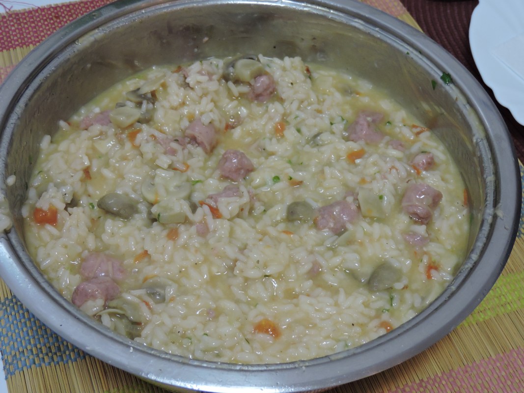 Risotto cu ciuperci si carnati proaspeti