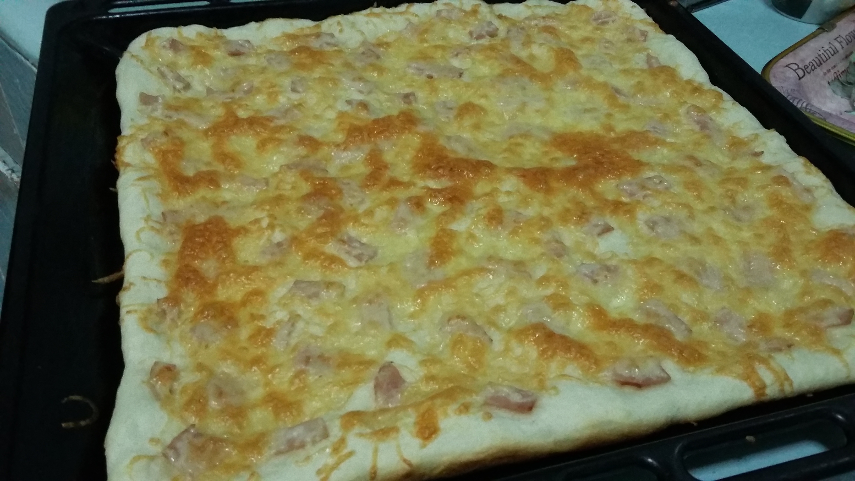 Focaccia cu sunca si cascaval