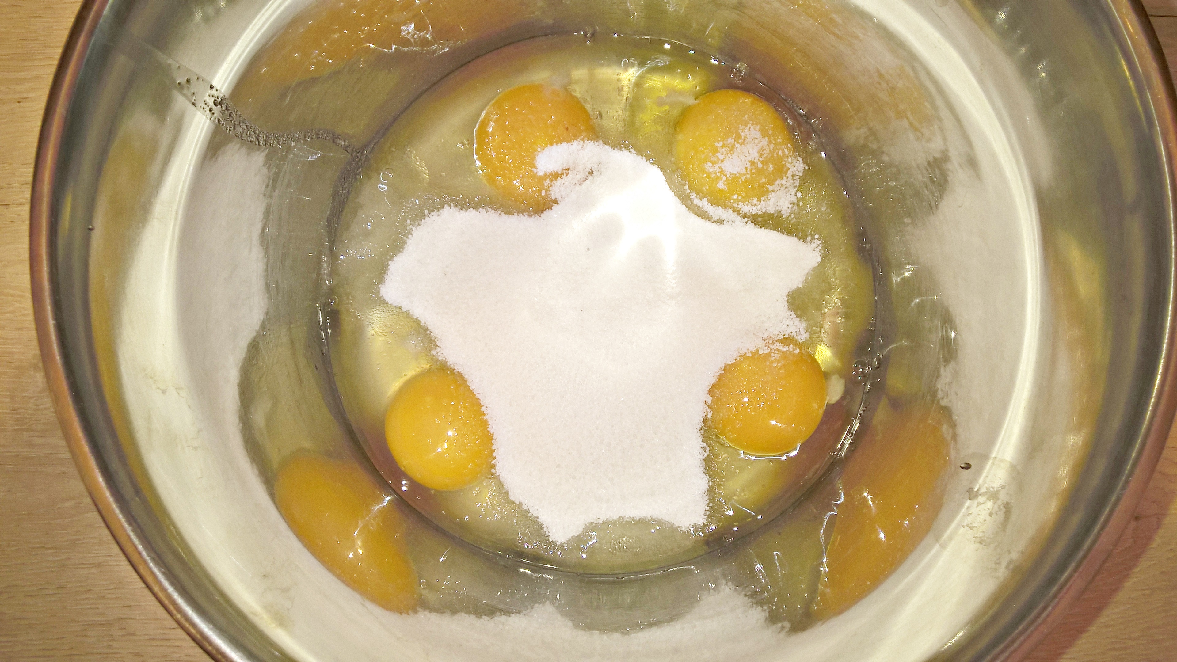 Tort simplu cu banane si frisca