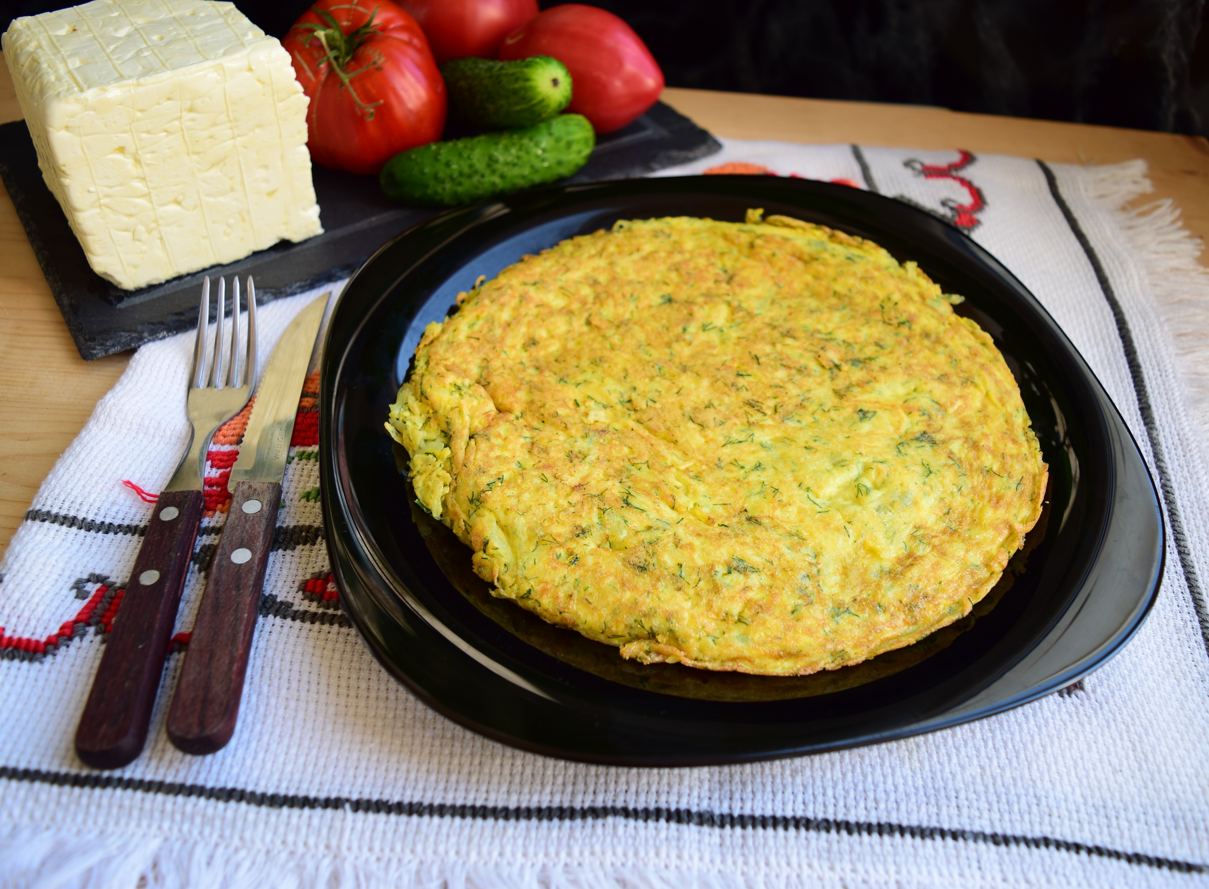 Omleta cu cartofi rasi, cea mai buna reteta pentru un mic dejun delicios