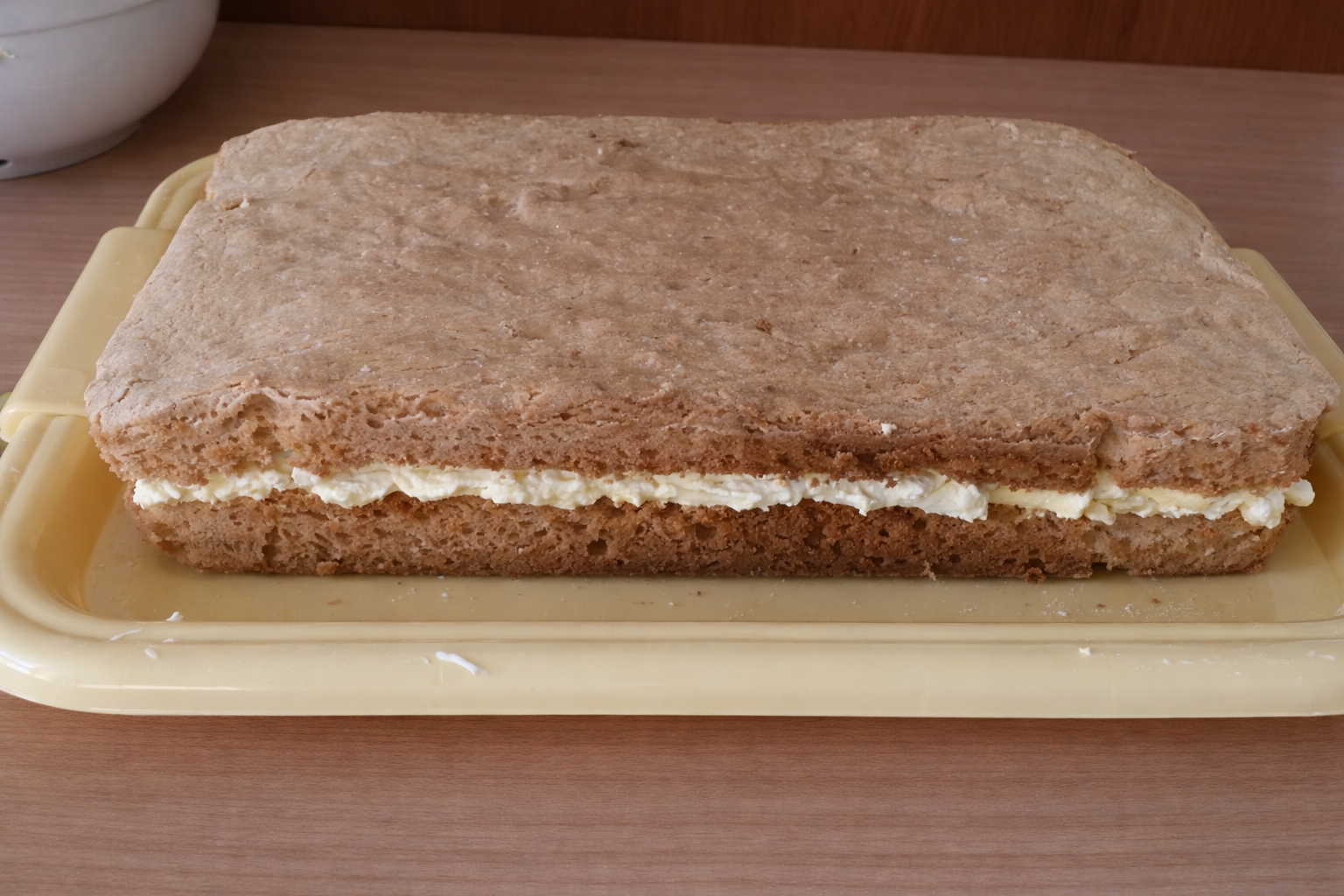Prajitura cu crema si glazura de ciocolata