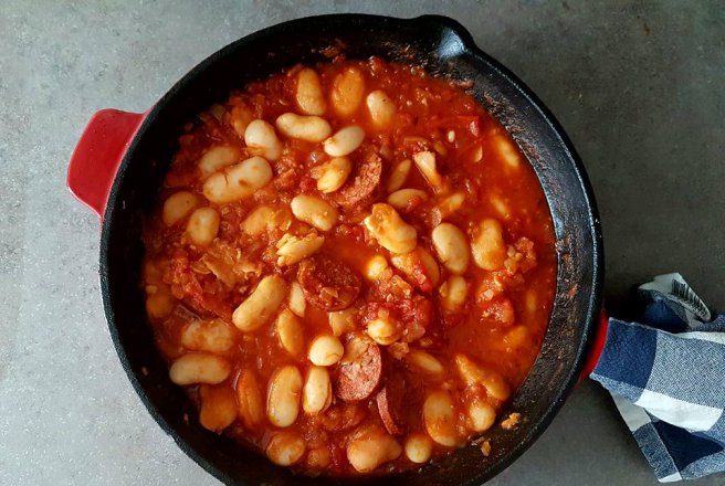 Tocanita de fasole cu chorizo