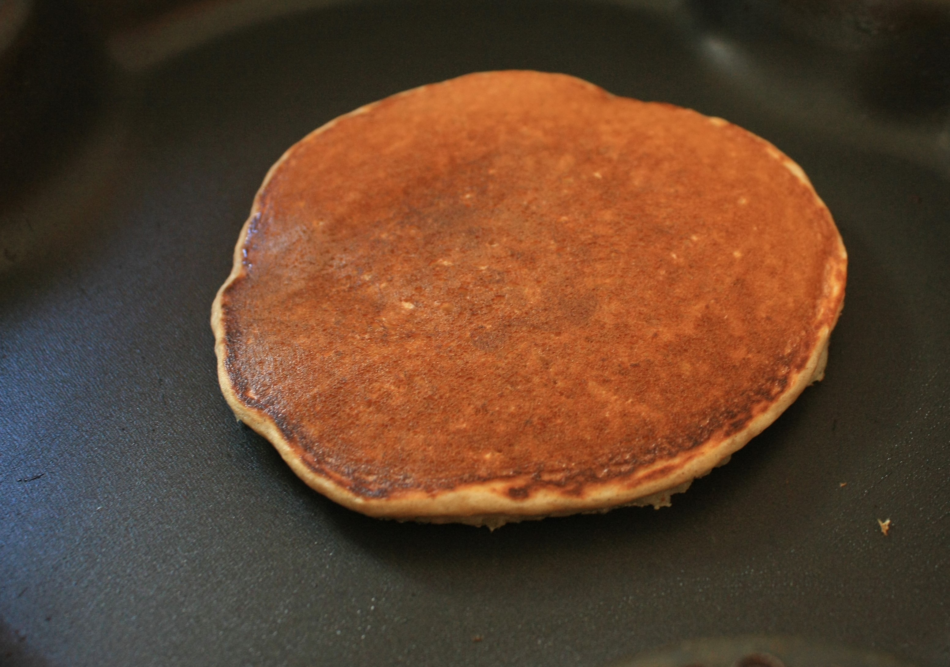 Pancakes cu mere si crema de mascarpone