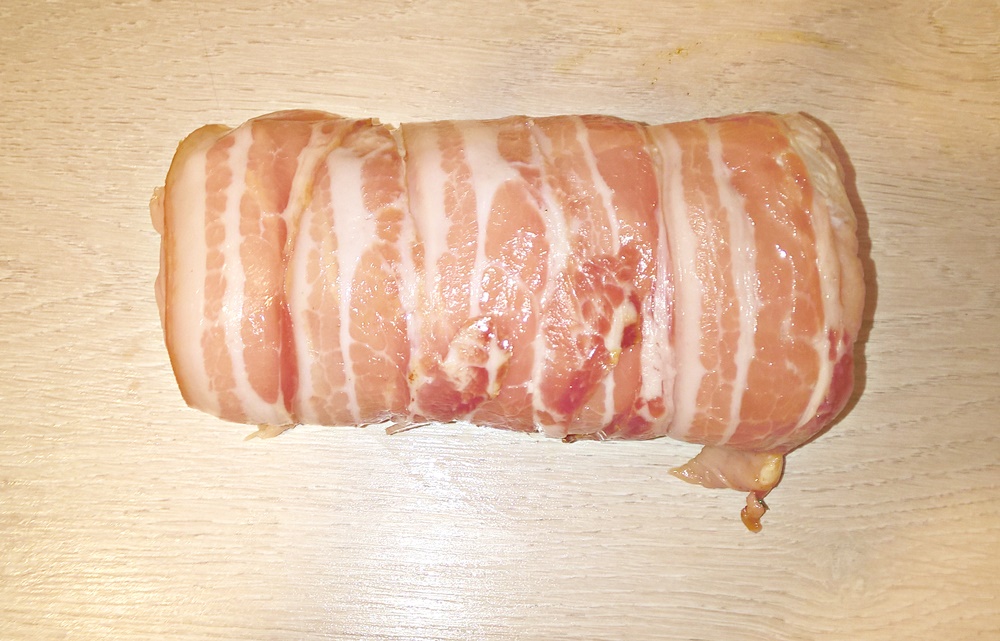 Muschi de porc umplut cu ciuperci si invelit in bacon