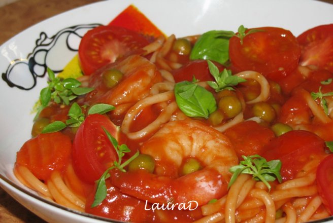 Spaghetti cu passata si creveti