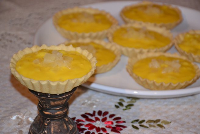 Mini tarte cu ananas si menta