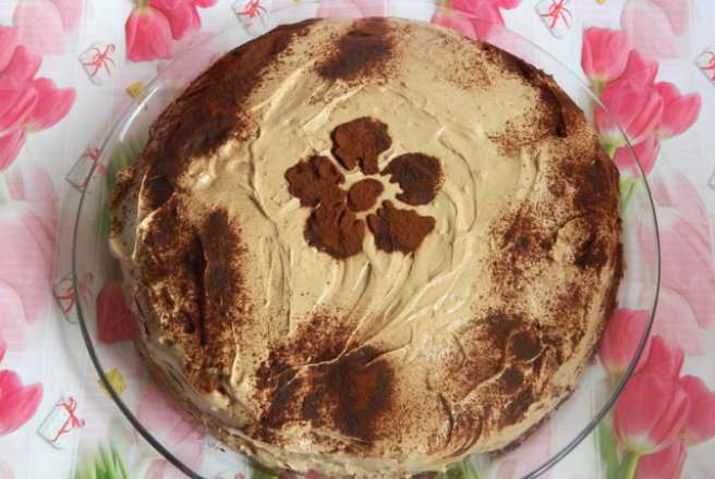 Tort cu blat de cacao si crema cu ciocolata, cafea si mascarpone