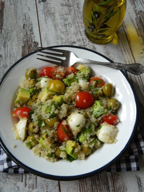 Salata de quinoa cu mozzarella