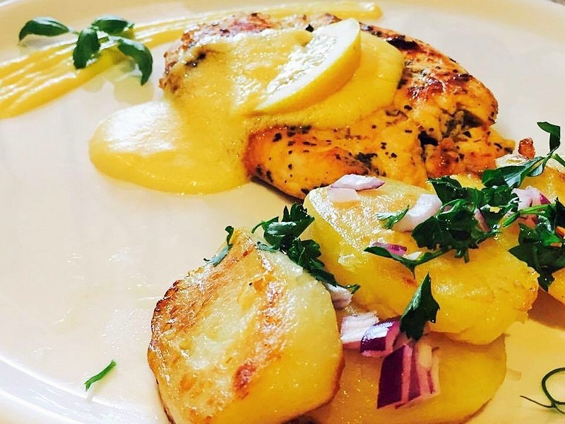 Aperitiv cartofi aurii in stil grecesc