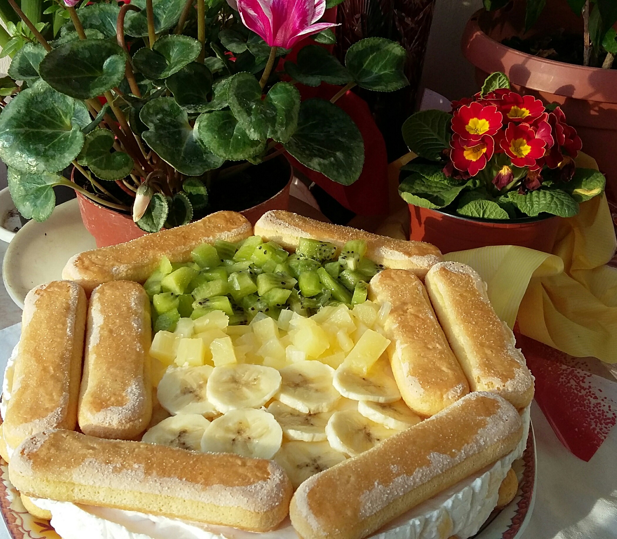 Desert tort la rece cu crema de iaurt si ananas