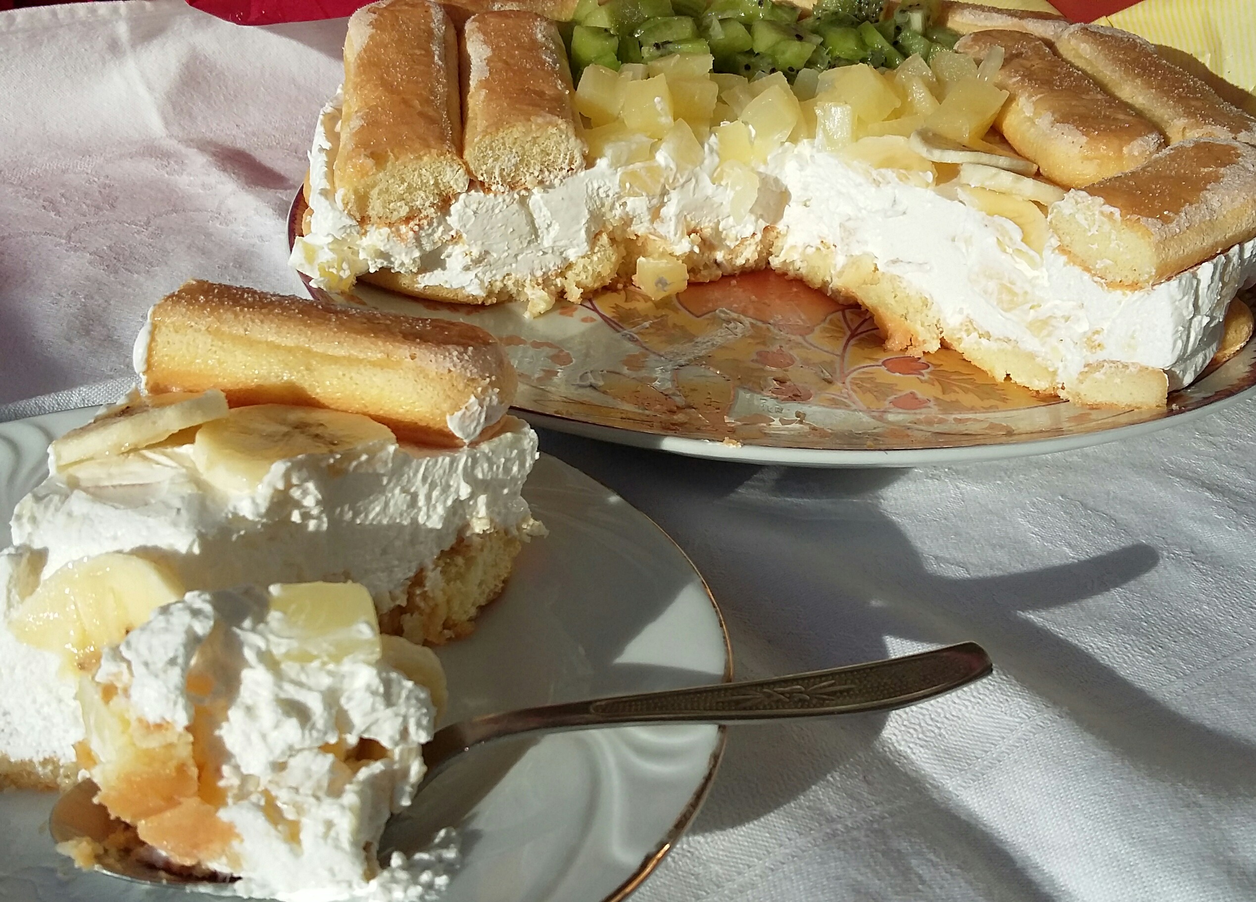 Desert tort la rece cu crema de iaurt si ananas