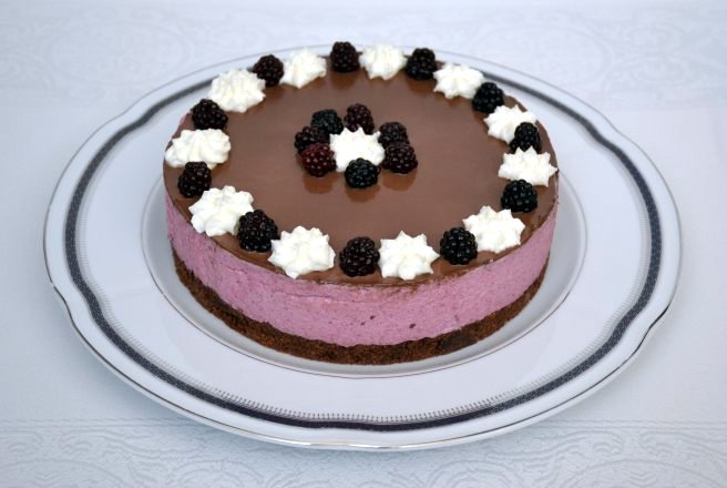 Desert cheesecake cu mure si ciocolata