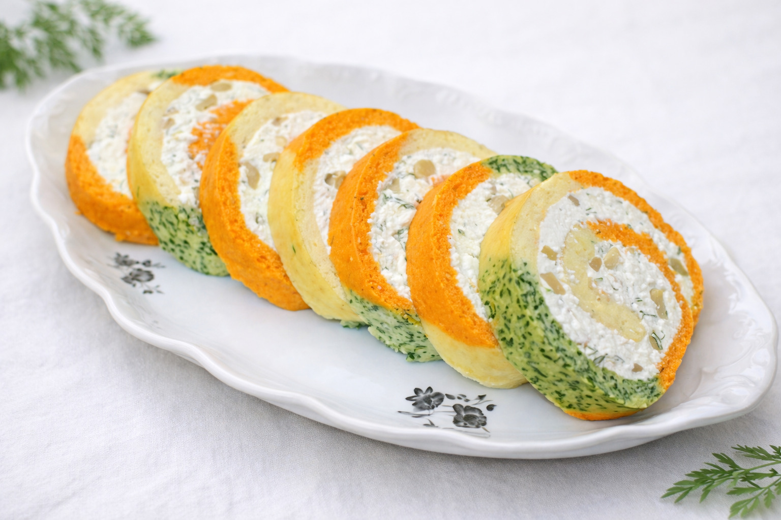 Aperitiv rulada cu crema de branza si ciuperci