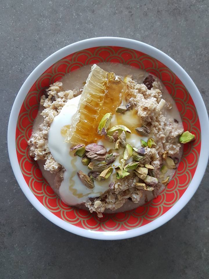 Bircher Muesli cu miere, cocos si fistic