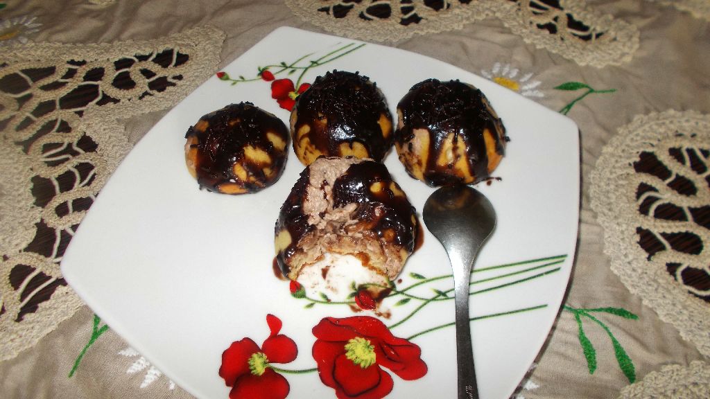 Desert profiterol cu crema de ciocolata si mascarpone