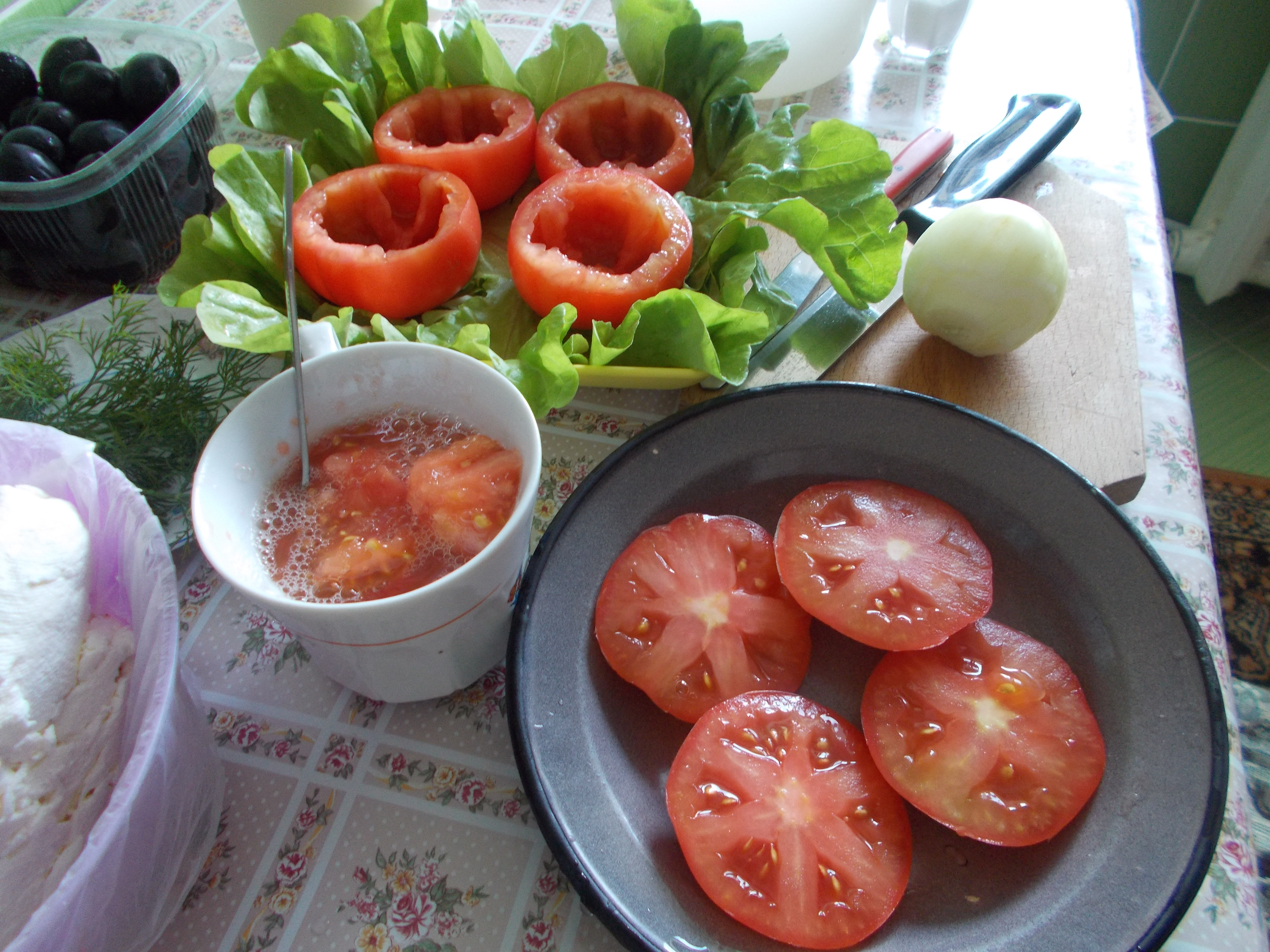 Aperitiv rosii umplute cu branza