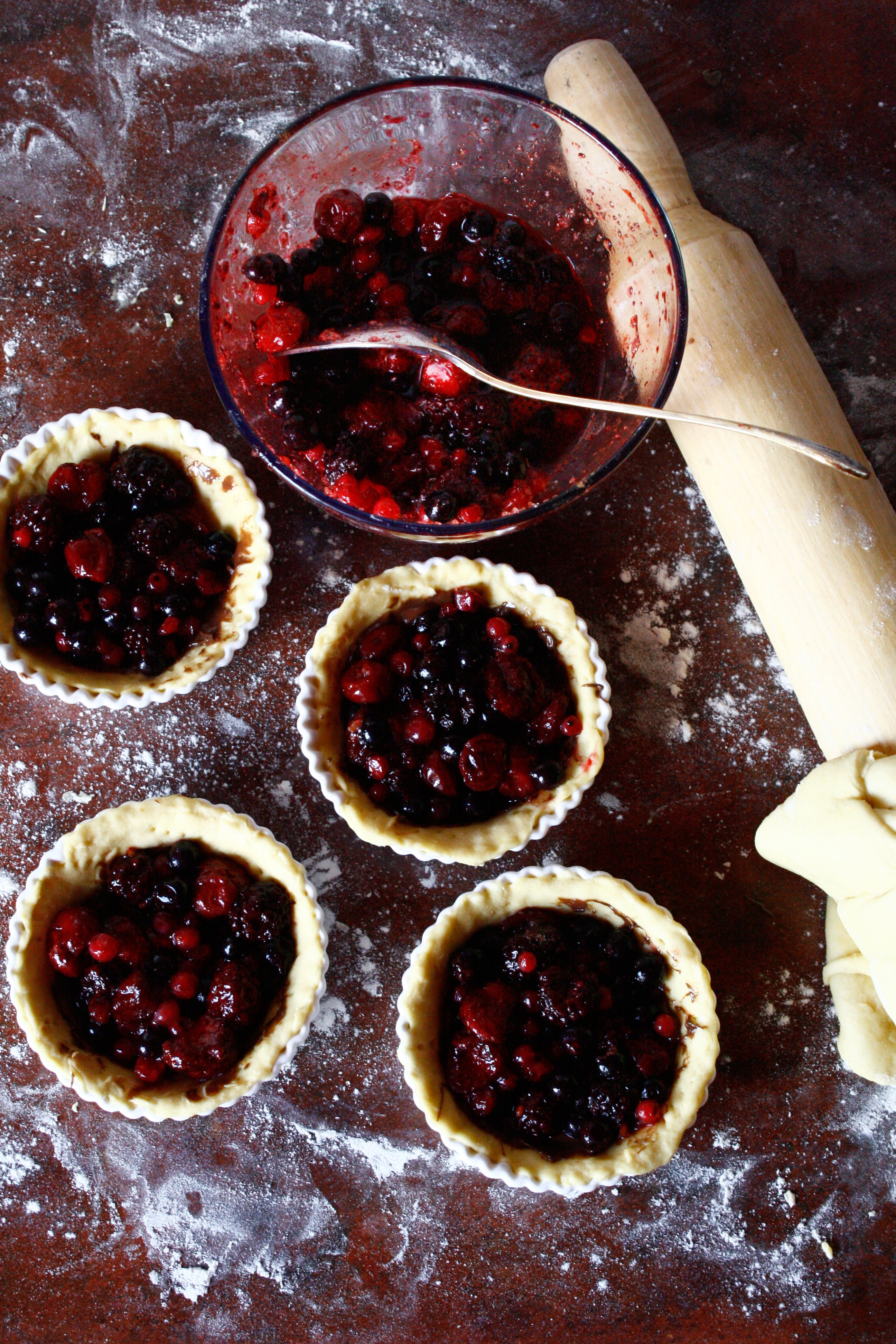 Desert mini tarte cu fructe de padure