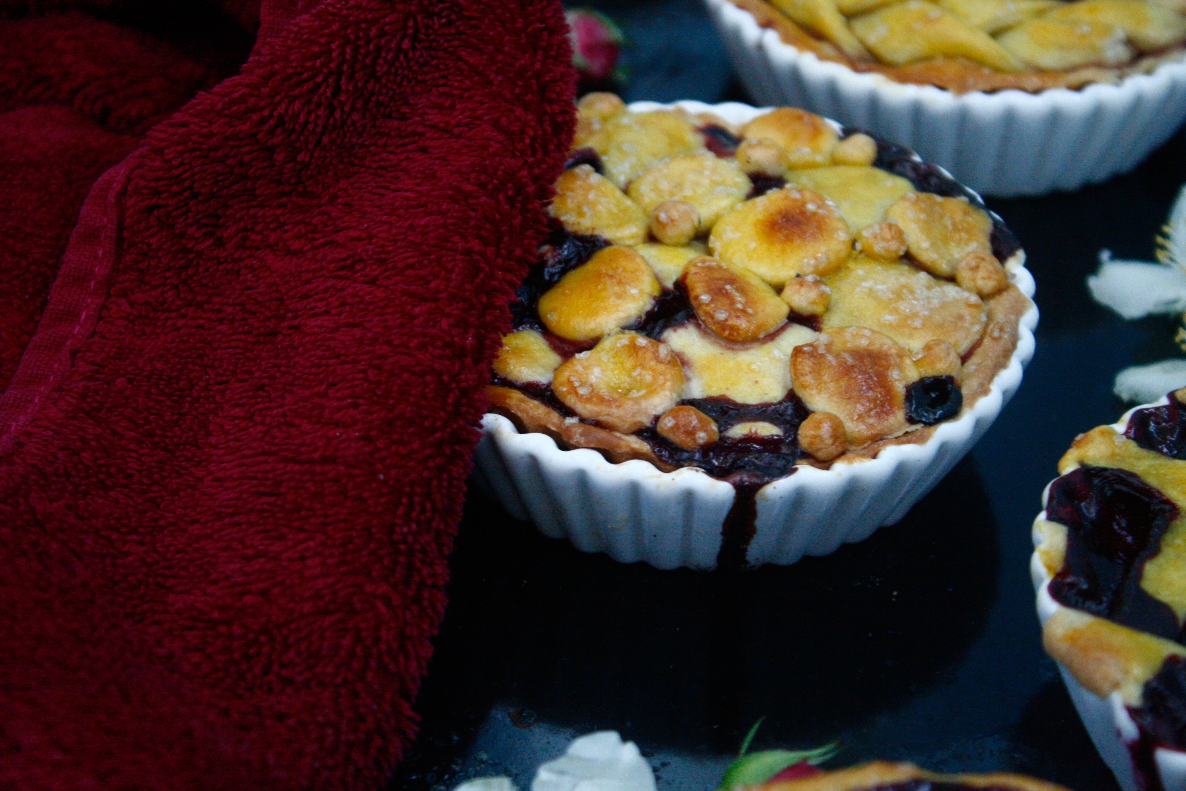 Desert mini tarte cu fructe de padure