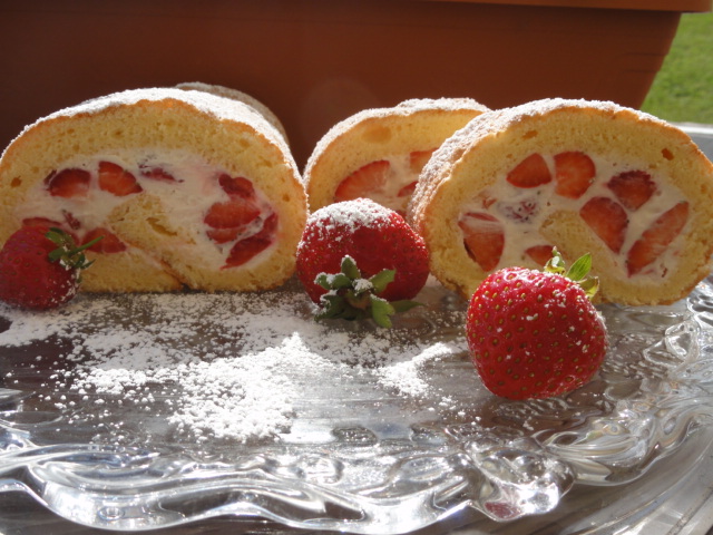 Desert Swiss Roll-Rulada cu capsuni