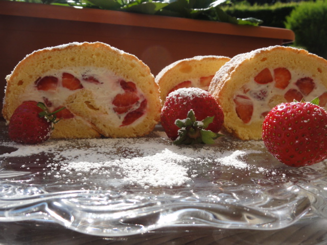 Desert Swiss Roll-Rulada cu capsuni