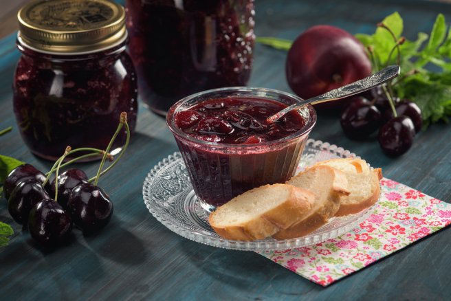 Dulceturi si gemuri de pregatit in luna Ciresar - 20 de retete delicioase