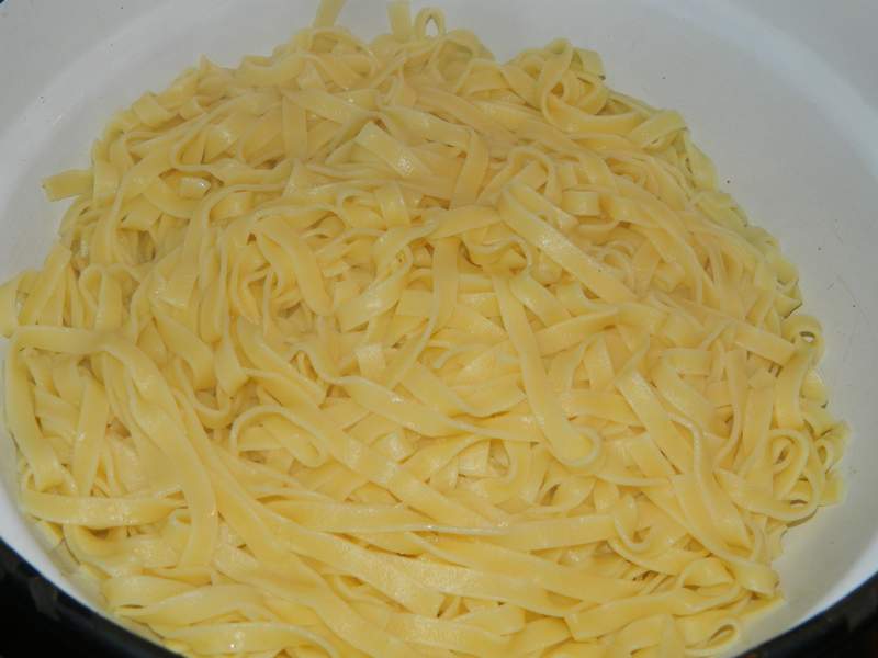 Tagliatelle cu sos bolognese