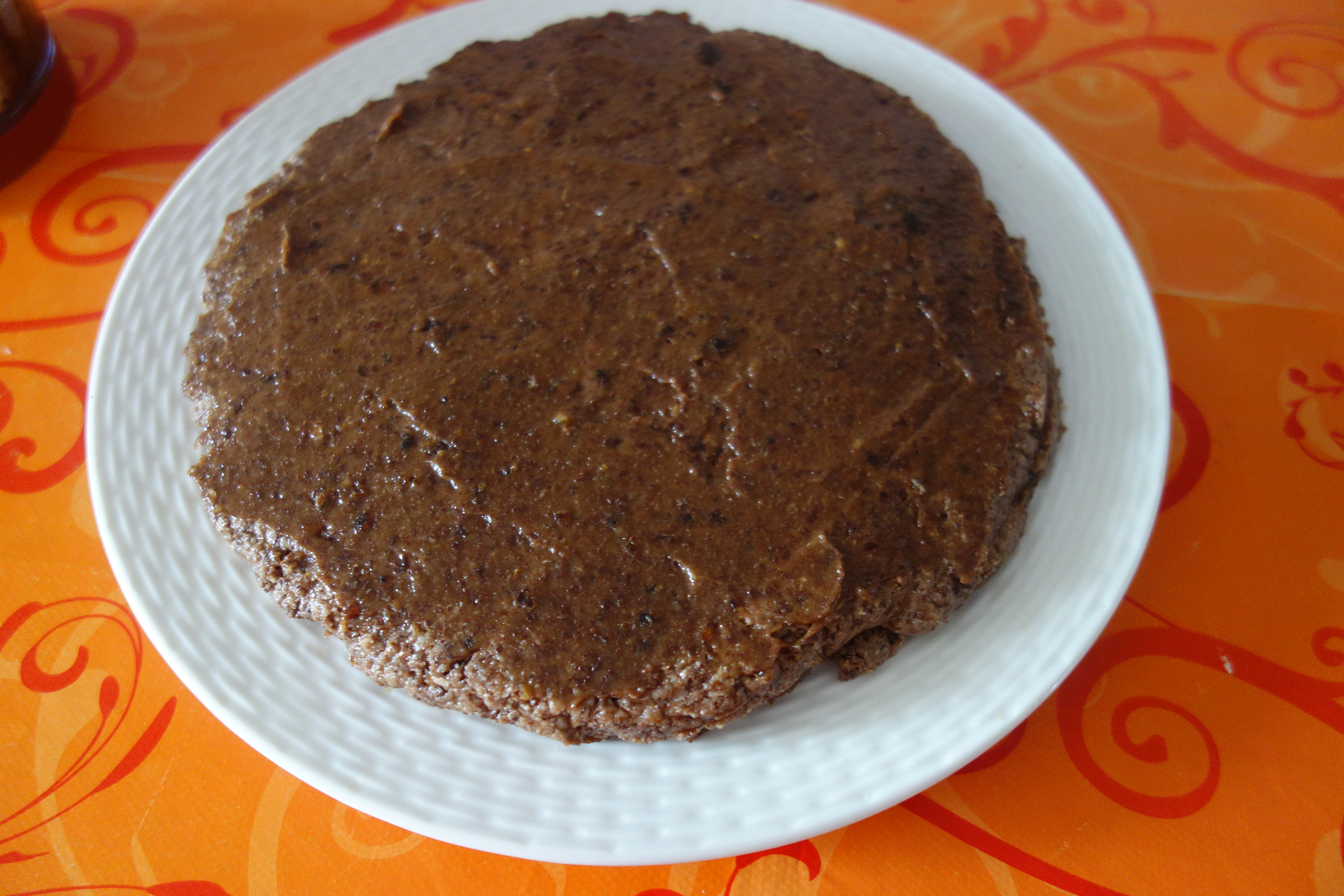 Desert tort raw-vegan cu ciocolata noir si fructe de padure