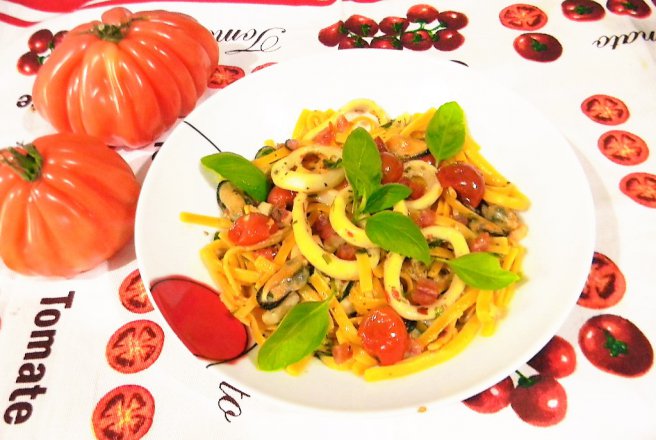 Linguini siciliene cu fructe de mare