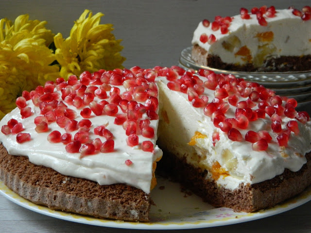 Desert tarta pufoasa cu fructe