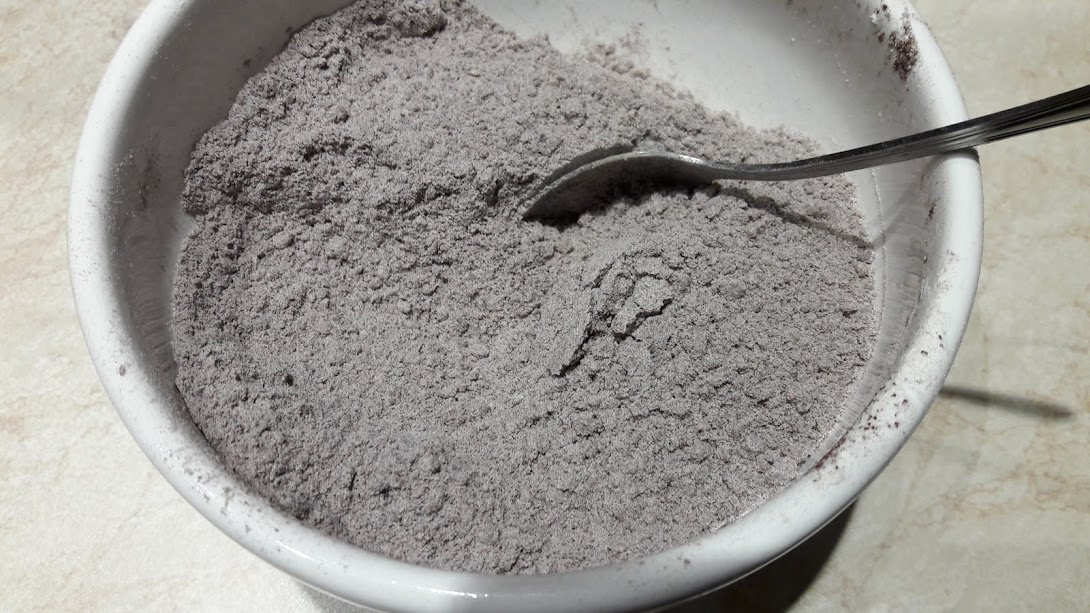 Desert tort cu ciocolata, visine si blat umed