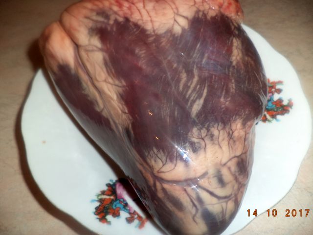 Inima de vitel insotita de piure de conopida si sfecla