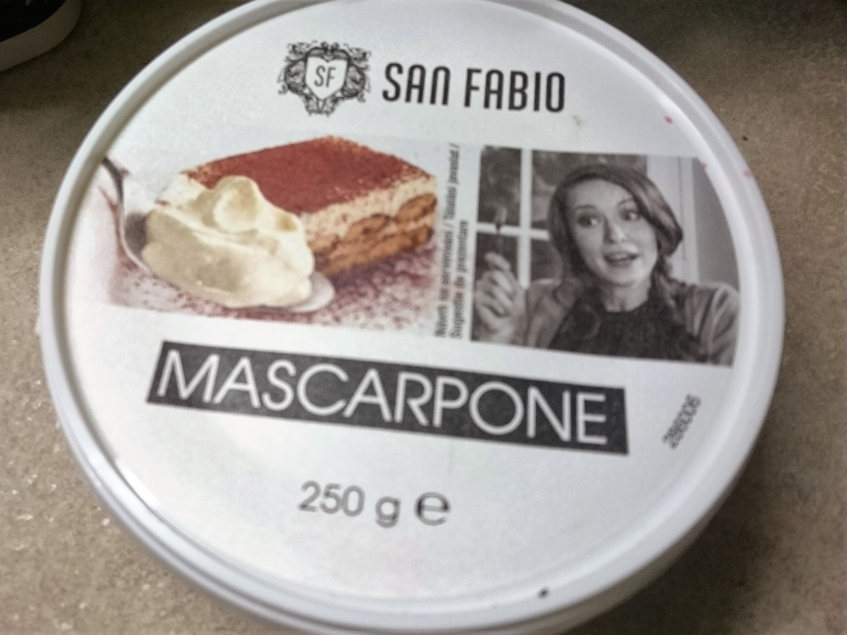 Ton cu sfecla rosie si mascarpone