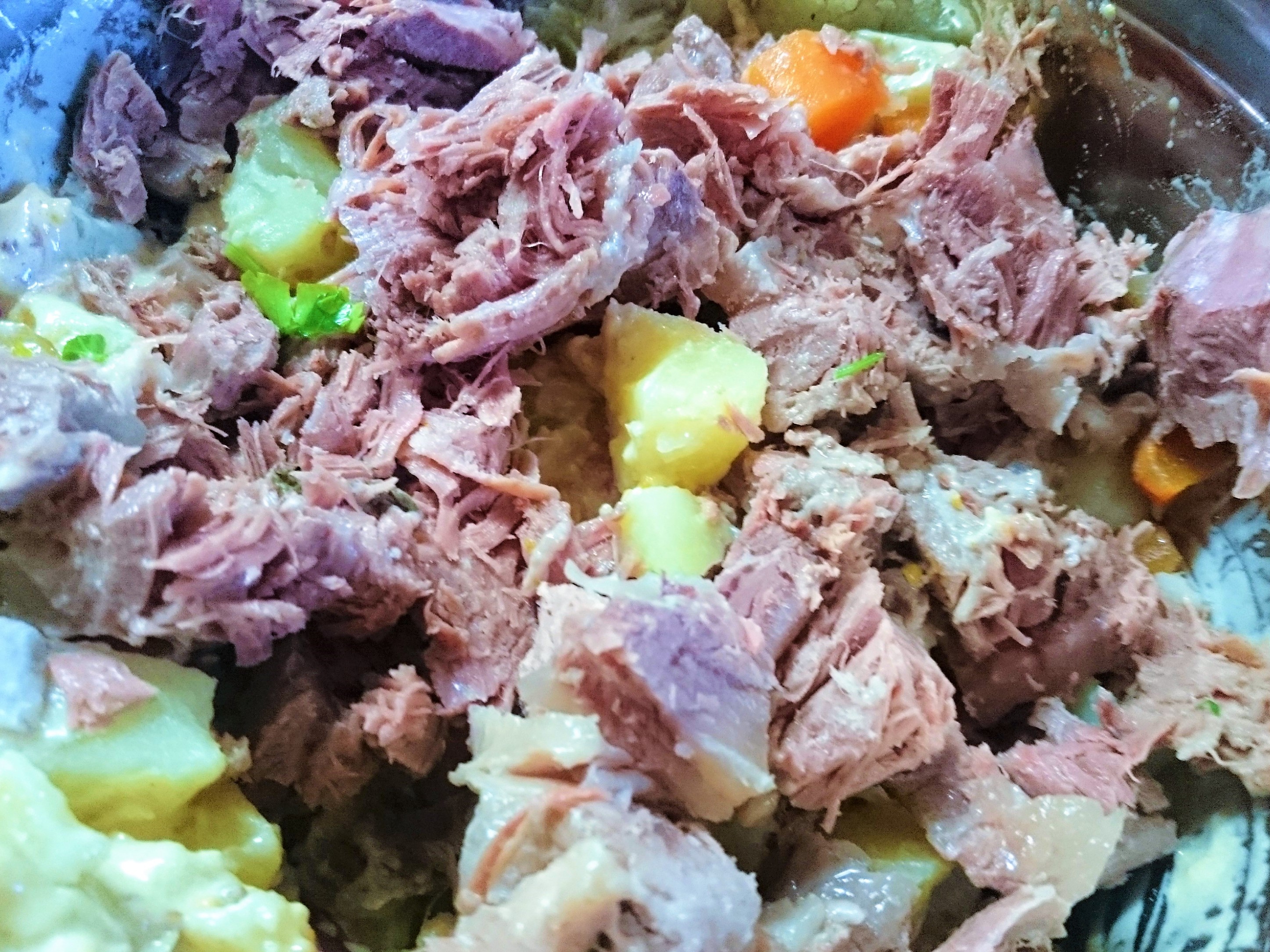 Salata de vitel cu cartofi si castraveti murati