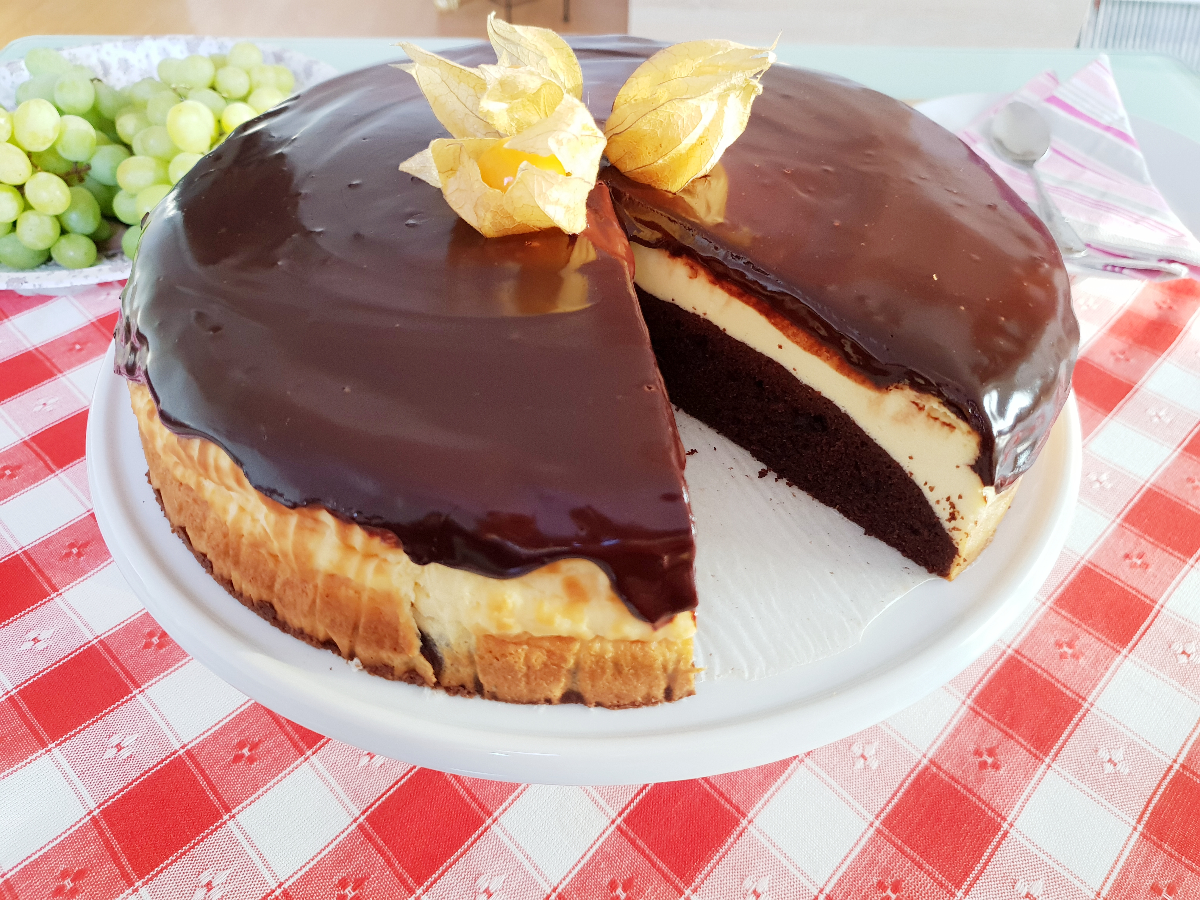Desert brownie cheesecake