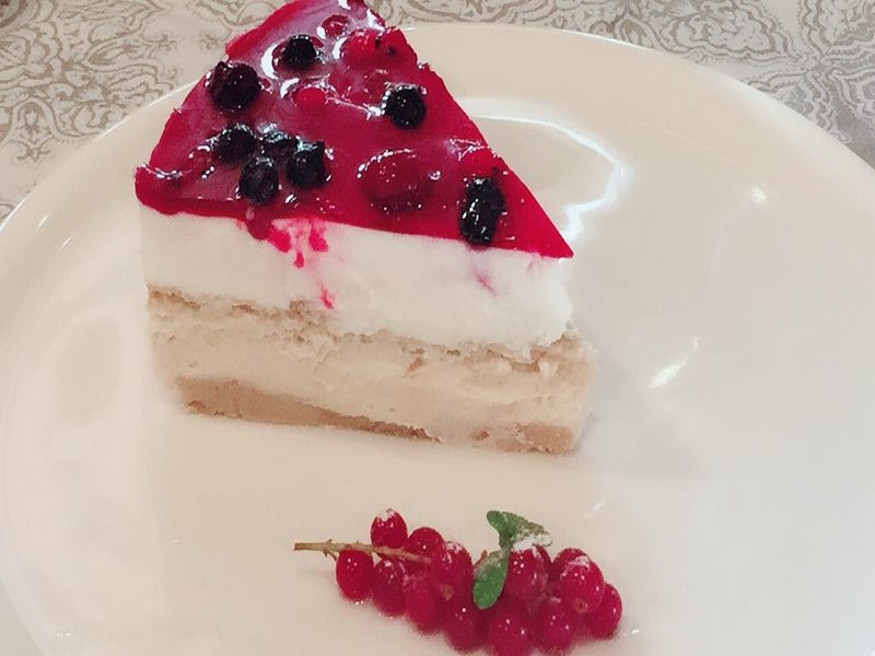 Desert Martini cheesecake cu fructe de padure