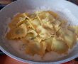 Ravioli umplute cu spanac si ricotta cu sos de smantana si parmezan-5