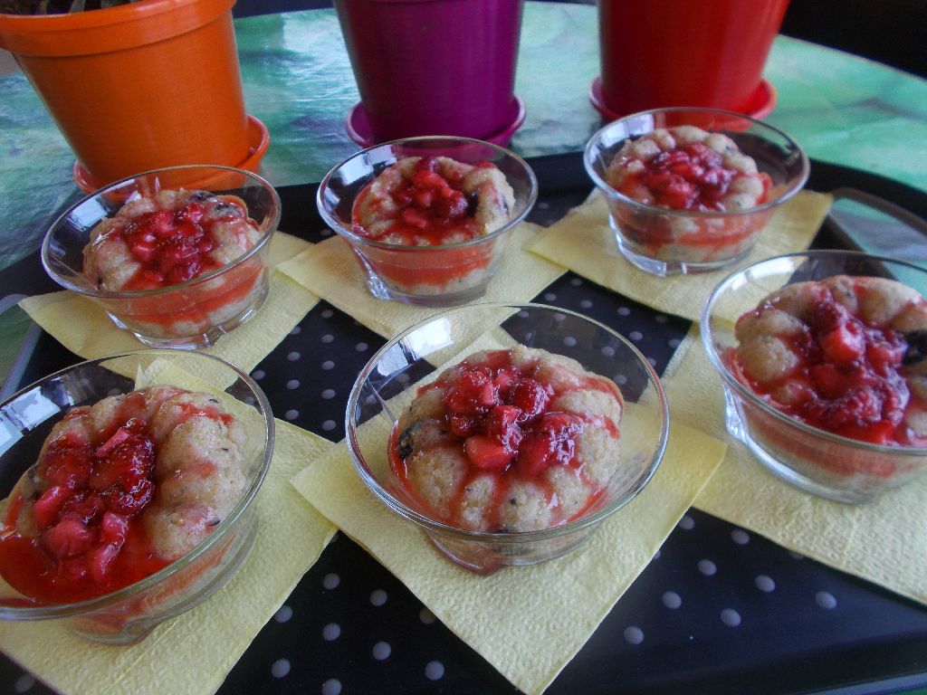 Desert din quinoa cu jeleu de capsuni