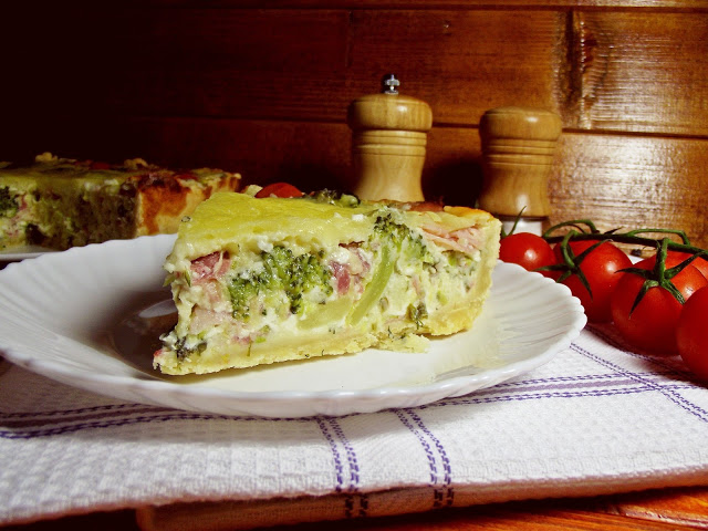 Aperitiv tarta cu branzeturi si broccoli