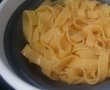 Tagliatelle proaspete cu sos cremos de mozzarella-3