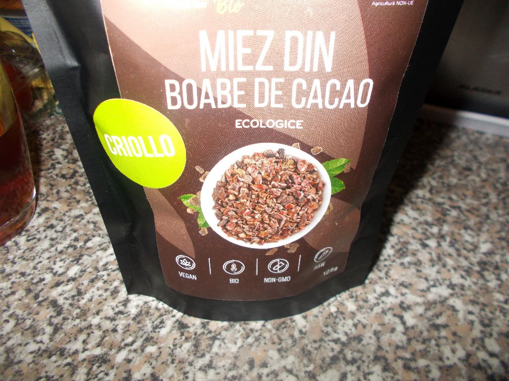 Desert negresa de post cu cirese si glazura de cacao