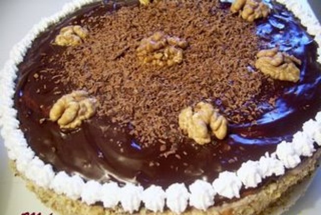 Tort cu mousse de ciocolata si nuci