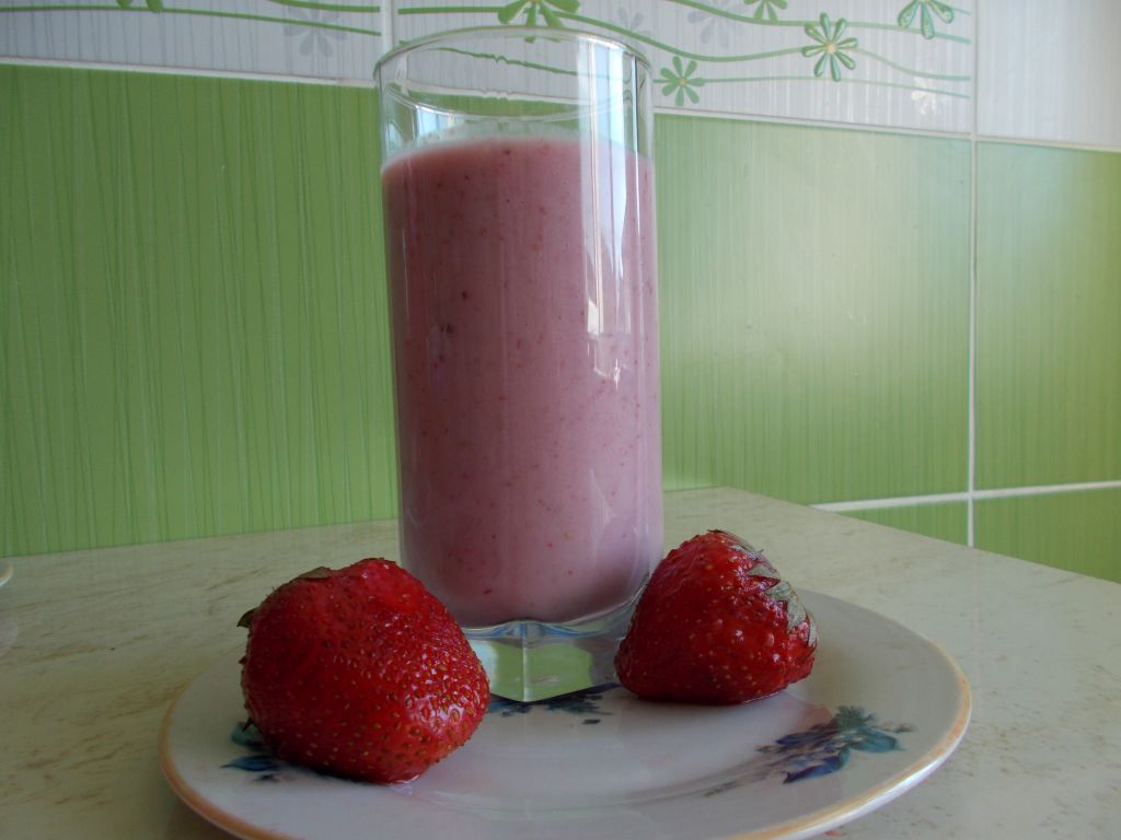 Smoothie & Milkshake de banane si capsuni