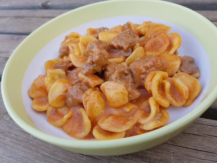 Orecchiette proaspete cu carne si sos de rosii